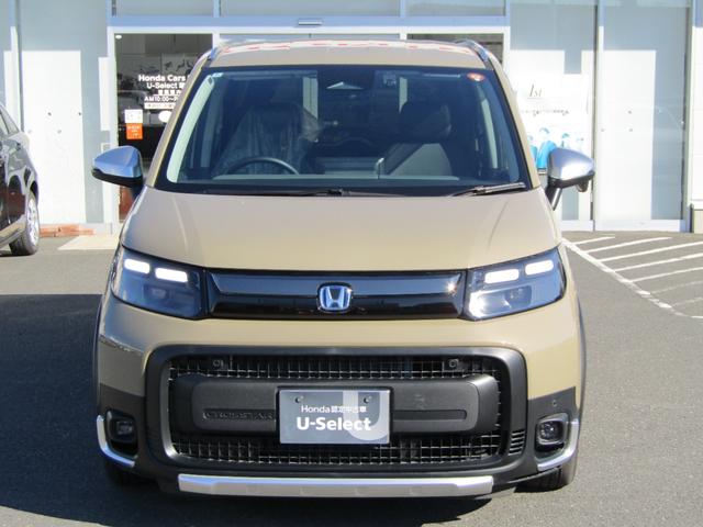 フリード e:HEVクロスター 当社元試乗車 禁煙車 純正11.4インチナビ フルセグ Bluetooth ミュージックサーバー USB 3カメラドラレコ 両側電動スライド シートヒーター LEDライト 15インチアルミ ETC(8枚目)