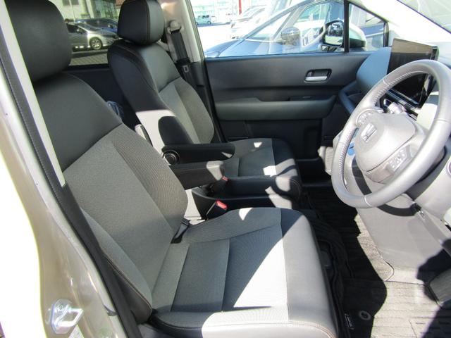 フリード e:HEVクロスター 当社元試乗車 禁煙車 純正11.4インチナビ フルセグ Bluetooth ミュージックサーバー USB 3カメラドラレコ 両側電動スライド シートヒーター LEDライト 15インチアルミ ETC(15枚目)