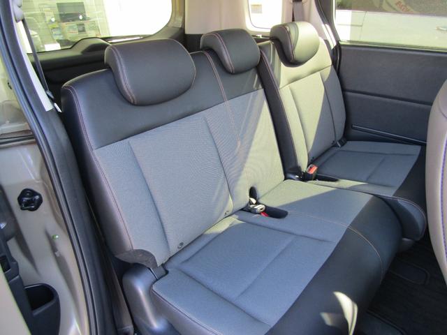 フリード e:HEVクロスター 当社元試乗車 禁煙車 純正11.4インチナビ フルセグ Bluetooth ミュージックサーバー USB 3カメラドラレコ 両側電動スライド シートヒーター LEDライト 15インチアルミ ETC(16枚目)