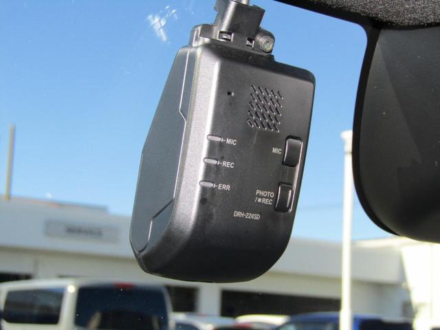 Ｎ－ＢＯＸカスタム ターボコーディネイトスタイル　当社元試乗車　禁煙車　純正９インチナビ　フルセグＴＶ　Ｂｌｕｅｔｏｏｔｈ　ミュージックサーバー　ＵＳＢ　ドラレコ　マルチビューカメラ　ＥＴＣ　シートヒーター　両側電動スライドドア　ＬＥＤヘッドライト（5枚目）