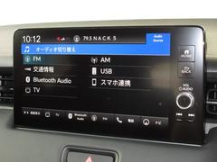 ナビゲーションはホンダコネクトディスプレイを装着しております。ＡＭ、ＦＭ、Ｂｌｕｅｔｏｏｔｈ、フルセグＴＶがご使用いただけます。初めて訪れた場所でも道に迷わず安心ですね！ 3