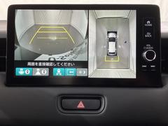 【マルチビューカメラ】フロント、リア、左右ドアミラー下の４つのカメラの映像を合成し上空から見下ろしたように表示します！狭い駐車場や、狭い道でのすれ違いの時も安心です 6