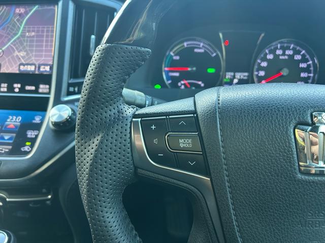 クラウンハイブリッド アスリートＳ　ＨＶバッテリー交換済み　社外新品ステアリング　社外１９インチアルミ（7枚目）