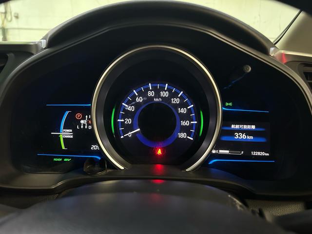 フィットハイブリッド Ｆパッケージ　ドラレコ　ナビ・ＴＶ　Ｂｌｕｅｔｏｏｔｈ接続可能　バックカメラ　ＥＴＣ　社外アルミホイール　ハイブリットカー　ドアバイザー（7枚目）