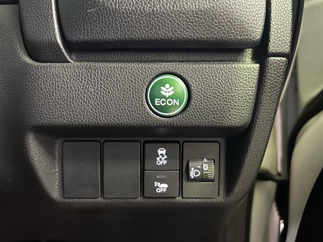 フィットハイブリッド Ｆパッケージ　ドラレコ　ナビ・ＴＶ　Ｂｌｕｅｔｏｏｔｈ接続可能　バックカメラ　ＥＴＣ　社外アルミホイール　ハイブリットカー　ドアバイザー（13枚目）