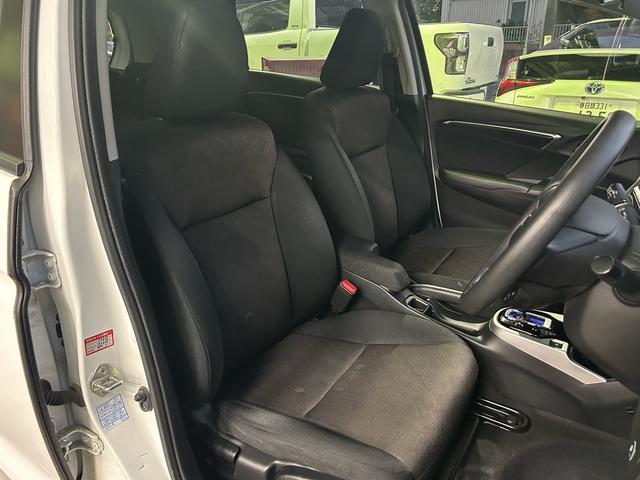 フィットハイブリッド Ｆパッケージ　ドラレコ　ナビ・ＴＶ　Ｂｌｕｅｔｏｏｔｈ接続可能　バックカメラ　ＥＴＣ　社外アルミホイール　ハイブリットカー　ドアバイザー（18枚目）