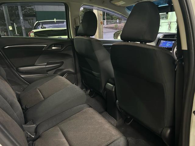 フィットハイブリッド Ｆパッケージ　ドラレコ　ナビ・ＴＶ　Ｂｌｕｅｔｏｏｔｈ接続可能　バックカメラ　ＥＴＣ　社外アルミホイール　ハイブリットカー　ドアバイザー（21枚目）