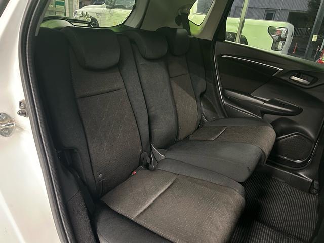 フィットハイブリッド Ｆパッケージ　ドラレコ　ナビ・ＴＶ　Ｂｌｕｅｔｏｏｔｈ接続可能　バックカメラ　ＥＴＣ　社外アルミホイール　ハイブリットカー　ドアバイザー（22枚目）