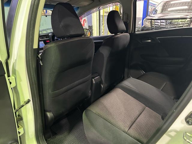 フィットハイブリッド Ｆパッケージ　ドラレコ　ナビ・ＴＶ　Ｂｌｕｅｔｏｏｔｈ接続可能　バックカメラ　ＥＴＣ　社外アルミホイール　ハイブリットカー　ドアバイザー（23枚目）