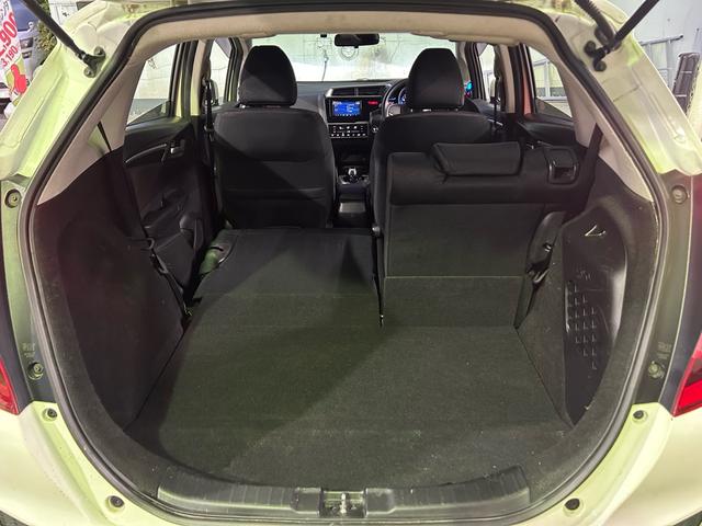 フィットハイブリッド Ｆパッケージ　ドラレコ　ナビ・ＴＶ　Ｂｌｕｅｔｏｏｔｈ接続可能　バックカメラ　ＥＴＣ　社外アルミホイール　ハイブリットカー　ドアバイザー（26枚目）