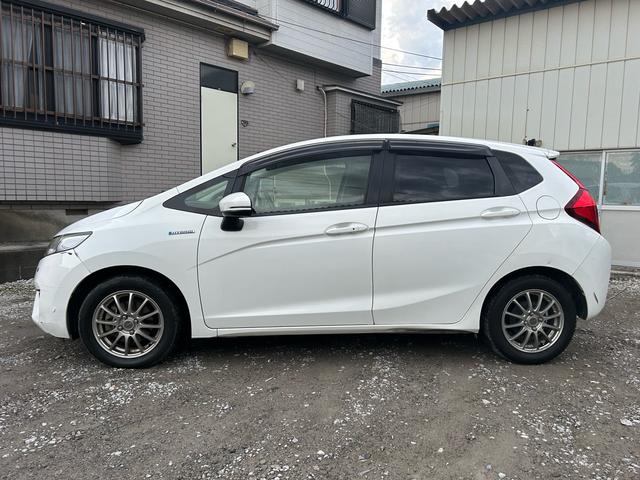 フィットハイブリッド Ｆパッケージ　ドラレコ　ナビ・ＴＶ　Ｂｌｕｅｔｏｏｔｈ接続可能　バックカメラ　ＥＴＣ　社外アルミホイール　ハイブリットカー　ドアバイザー（37枚目）