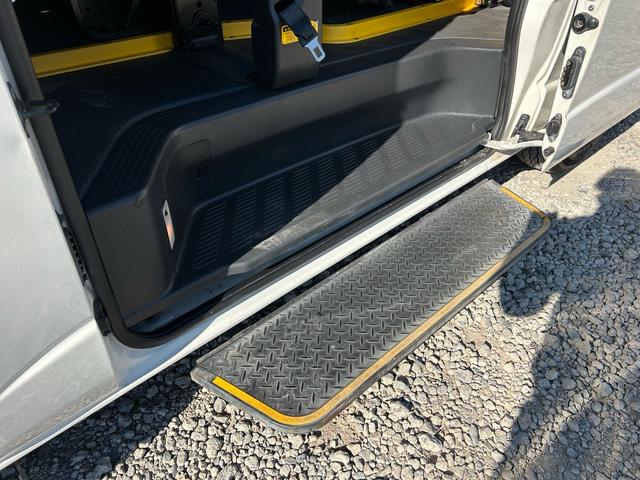 ハイエースバン ロングDX ウェルキャブ 車いす仕様車 Bタイプ 乗車10名 車いす2基固定 ナビ・TV ETC(25枚目)