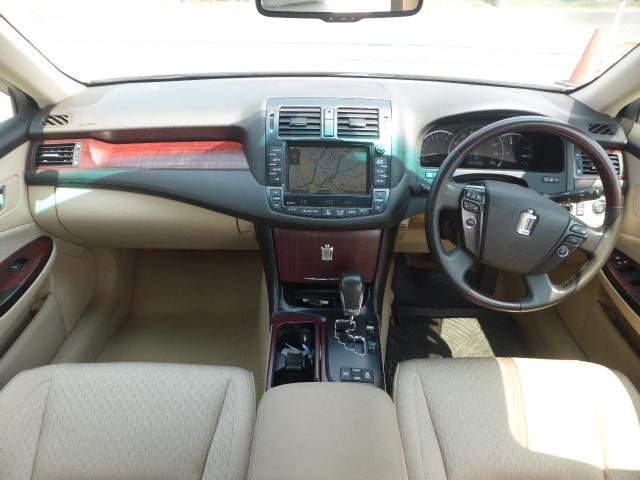 クラウン ロイヤルサルーン　純正ナビ　バックカメラ　ＥＴＣ　クルーズコントロール　３０００ｃｃ　ロイヤルサルーン！　新品バッテリー！（9枚目）