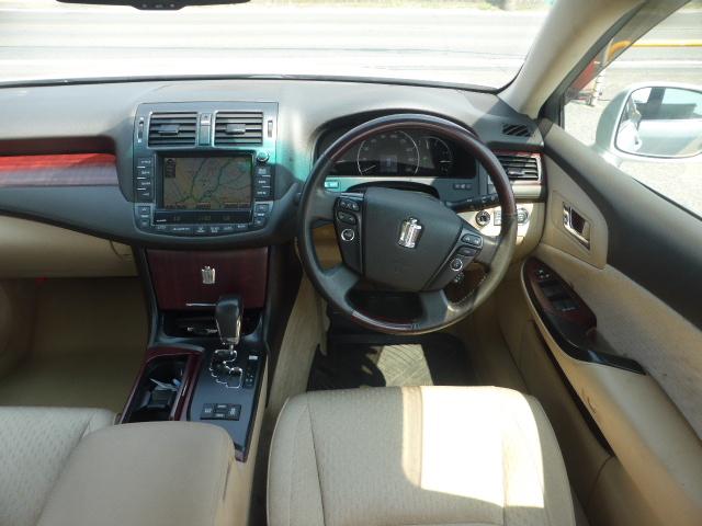 クラウン ロイヤルサルーン　純正ナビ　バックカメラ　ＥＴＣ　クルーズコントロール　３０００ｃｃ　ロイヤルサルーン！　新品バッテリー！（10枚目）