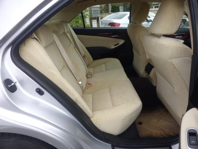 クラウン ロイヤル　２０２５年モデルカロッツエリア８インチ大型ナビ　フルセグＴＶ　バックカメラ　Ｂｌｕｅｔｏｏｔｈ接続　コムテック社製ドライブレコーダー　ＥＴＣ　　１年間　走行距離無制限　保証付（11枚目）