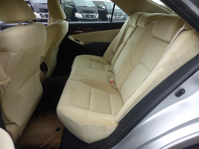 クラウン ロイヤル　２０２５年モデルカロッツエリア８インチ大型ナビ　フルセグＴＶ　バックカメラ　Ｂｌｕｅｔｏｏｔｈ接続　コムテック社製ドライブレコーダー　ＥＴＣ　　１年間　走行距離無制限　保証付（12枚目）