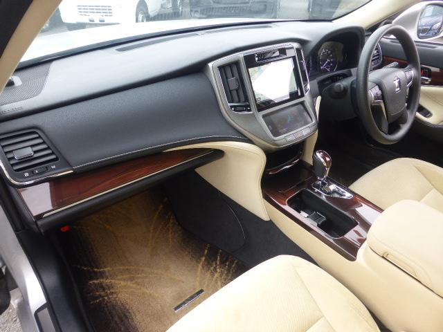 クラウン ロイヤル　２０２５年モデルカロッツエリア８インチ大型ナビ　フルセグＴＶ　バックカメラ　Ｂｌｕｅｔｏｏｔｈ接続　コムテック社製ドライブレコーダー　ＥＴＣ　　１年間　走行距離無制限　保証付（17枚目）