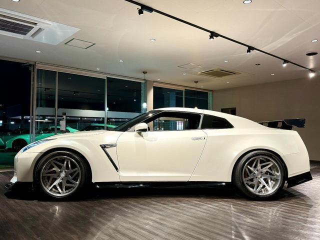 ＧＴ－Ｒ ブラックエディション　２０１２モデル　後期フェイス　ＲＵＳＨ　ＭＯＴＯＲＳＰＯＲＴＳワイドボディキット　ＦＯＲＧＩＡＴＯ２０ＡＷ　ＢＣ－ＲＡＣＩＮＧ車高調　ＶＡＬＥＮＴＩ稲妻ヘッドライト・テールランプ　カーボンリアウイング（6枚目）