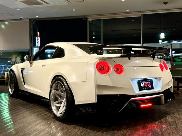 ＧＴ－Ｒ ブラックエディション　２０１２モデル　後期フェイス　ＲＵＳＨ　ＭＯＴＯＲＳＰＯＲＴＳワイドボディキット　ＦＯＲＧＩＡＴＯ２０ＡＷ　ＢＣ－ＲＡＣＩＮＧ車高調　ＶＡＬＥＮＴＩ稲妻ヘッドライト・テールランプ　カーボンリアウイング（10枚目）