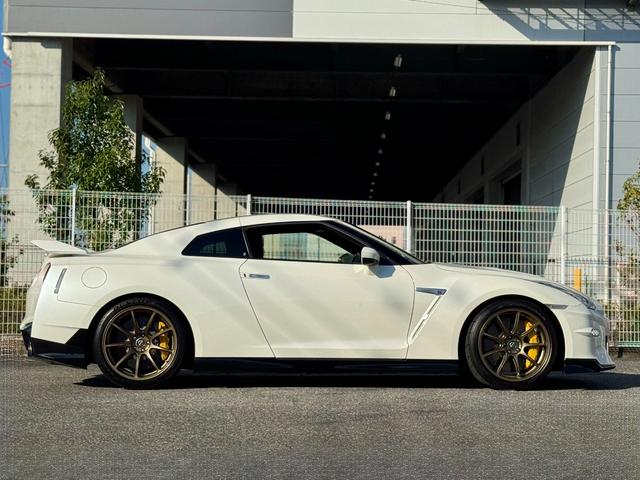 ＧＴ－Ｒ プレミアムエディション　Ｔ－スペック　２０２４モデル　特別仕様車　ワンオーナー　禁煙　Ｔ－ｓｐｅｃ専用サスペンション・ＲＡＹＳ２０ＡＷ・カーボンブレーキ　ＮＩＳＭＯスポリセ　サッチャムセキュリティ　ＢＯＳＥサウンド　プロテクションフィルム（5枚目）