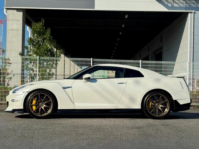 ＧＴ－Ｒ プレミアムエディション　Ｔ－スペック　２０２４モデル　特別仕様車　ワンオーナー　禁煙　Ｔ－ｓｐｅｃ専用サスペンション・ＲＡＹＳ２０ＡＷ・カーボンブレーキ　ＮＩＳＭＯスポリセ　サッチャムセキュリティ　ＢＯＳＥサウンド　プロテクションフィルム（6枚目）