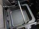 【助手席シートアンダーボックス】助手席の下にも大容量スペース!普段あまり使わない物や洗車道具を入れておくと便利ですよ♪