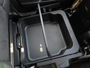 【助手席シートアンダーボックス】助手席の下にも大容量スペース！普段あまり使わない物や洗車道具を入れておくと便利ですよ♪
