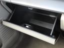 【グローブボックス】大型のグローブボックスで、車検証や色々な小物を入れても取り出しやすいですよ☆