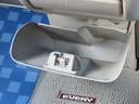 【ボックス】運転席と助手席の足元付近にある小物入れです!