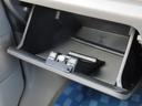 【グローブボックス】大型のグローブボックスで、車検証や色々な小物を入れても取り出しやすいですよ☆