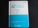 ＨＹＢＲＩＤ　ＦＸ　衝突被害軽減ブレーキ　ナビゲーション　全方位モニター　ヘッドアップディスプレイ　ＥＴＣ　ドライブレコーダー　シートヒーター　オートライト　スマートキー　キーレスプッシュスタート　フルオートエアコン（50枚目）