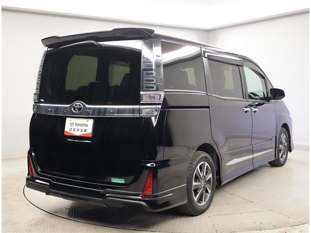 ヴォクシー ＺＳ　煌ＩＩＩ　プリクラッシュ　スマートキ　アイスト　ＤＶＤ再生機能　記録簿付き　横滑り防止装置　ナビＴＶ　アルミ　三列シート　ＷＡＣ　盗難防止　オートエアコン　キーレス　ＥＴＣ装備　パワステ　メモリナビ　クルコン（3枚目）