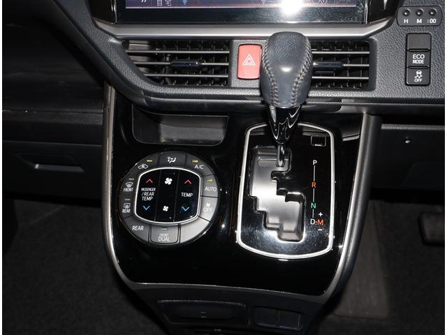 ヴォクシー ＺＳ　煌ＩＩＩ　プリクラッシュ　スマートキ　アイスト　ＤＶＤ再生機能　記録簿付き　横滑り防止装置　ナビＴＶ　アルミ　三列シート　ＷＡＣ　盗難防止　オートエアコン　キーレス　ＥＴＣ装備　パワステ　メモリナビ　クルコン（10枚目）