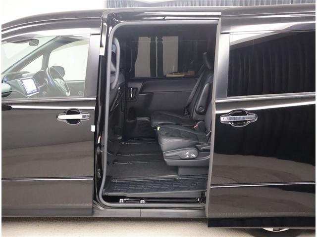 ヴォクシー ＺＳ　煌ＩＩＩ　プリクラッシュ　スマートキ　アイスト　ＤＶＤ再生機能　記録簿付き　横滑り防止装置　ナビＴＶ　アルミ　三列シート　ＷＡＣ　盗難防止　オートエアコン　キーレス　ＥＴＣ装備　パワステ　メモリナビ　クルコン（19枚目）