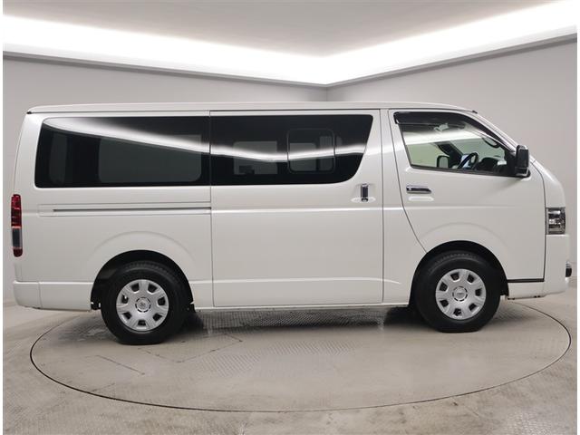 ハイエースバン スーパーＧＬ　ダークプライムＩＩ　ＬＥＤヘットライト　メモリーナビゲーション　地デジ　スマキー　ＡＢＳ　フルフラット　盗難警報装置　運転席エアバッグ　リアクーラー　オートエアコン　パワーウインドウ　記録簿　ＥＳＣ　ＥＴＣ　キーレス（4枚目）