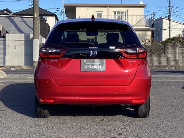 フィット ｅ：ＨＥＶホームブラックスタイル　元デモカー／９インチナビ／ホンダコネクト／ＥＴＣ／リアカメラ　衝突軽減　クルコン　サイドＳＲＳ　ＬＥＤライト　ＡＢＳ　横滑り防止装置　ＥＴＣ　ＡＡＣ　スマートキー　禁煙車　ＤＶＤ　１オーナー　Ｂカメラ（4枚目）