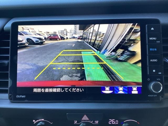 フィット ｅ：ＨＥＶホームブラックスタイル　元デモカー／９インチナビ／ホンダコネクト／ＥＴＣ／リアカメラ　衝突軽減　クルコン　サイドＳＲＳ　ＬＥＤライト　ＡＢＳ　横滑り防止装置　ＥＴＣ　ＡＡＣ　スマートキー　禁煙車　ＤＶＤ　１オーナー　Ｂカメラ（6枚目）