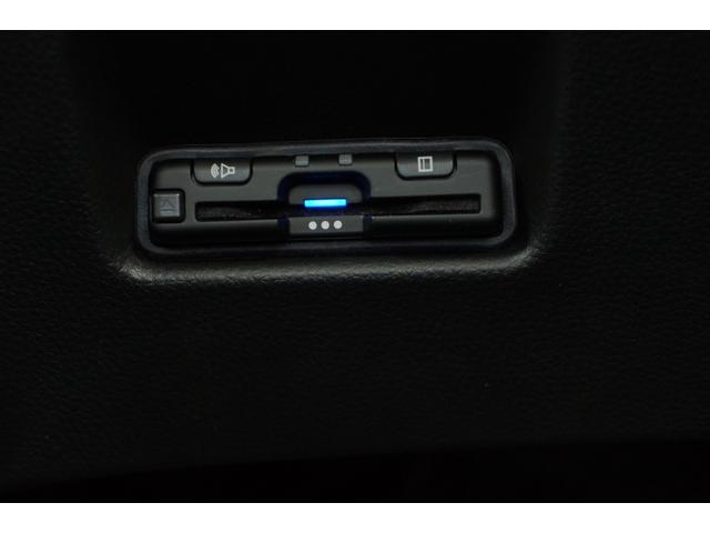 フィット ホーム　前後障害物センサー　記録簿　衝突軽減ブレーキ　横滑り防止　ＬＥＤヘッドライト　ＡＡＣ　盗難防止装置　スマートキー　禁煙　クルーズコントロール　サイドエアバック　ＵＳＢ　パワーステアリング（3枚目）