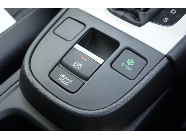 フィット ホーム　前後障害物センサー　記録簿　衝突軽減ブレーキ　横滑り防止　ＬＥＤヘッドライト　ＡＡＣ　盗難防止装置　スマートキー　禁煙　クルーズコントロール　サイドエアバック　ＵＳＢ　パワーステアリング（20枚目）