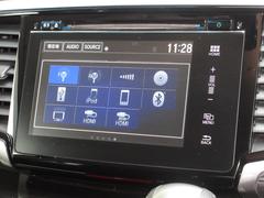 ナビゲーションはホンダ純正メモリーナビを装着しております。ＡＭ、ＦＭ、ＣＤ、ＤＶＤ再生、Ｂｌｕｅｔｏｏｔｈ、フルセグＴＶがご使用いただけます。初めて訪れた場所でも安心ですね！ 3