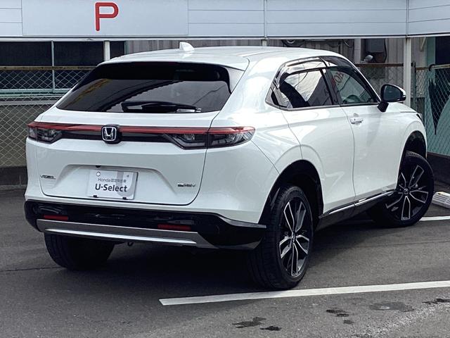 ヴェゼル ｅ：ＨＥＶＺ　衝突回避支援ブレーキ機能　１オナ　スマキ　フルオートエアコン　Ｄレコ　エアバッグ　両席エアバック　Ｒカメ　記録簿付　パワーウィンドウ　ＬＥＤランプ　ソナー　クルーズＣ　ナビ＆ＴＶ　禁煙（6枚目）