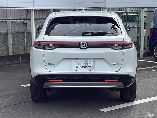 ヴェゼル ｅ：ＨＥＶＺ　衝突回避支援ブレーキ機能　１オナ　スマキ　フルオートエアコン　Ｄレコ　エアバッグ　両席エアバック　Ｒカメ　記録簿付　パワーウィンドウ　ＬＥＤランプ　ソナー　クルーズＣ　ナビ＆ＴＶ　禁煙（7枚目）