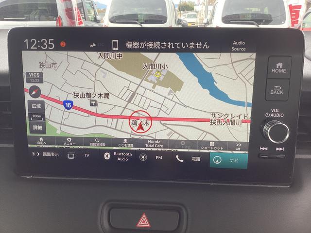 ヴェゼル ｅ：ＨＥＶＺ　衝突回避支援ブレーキ機能　１オナ　スマキ　フルオートエアコン　Ｄレコ　エアバッグ　両席エアバック　Ｒカメ　記録簿付　パワーウィンドウ　ＬＥＤランプ　ソナー　クルーズＣ　ナビ＆ＴＶ　禁煙（9枚目）