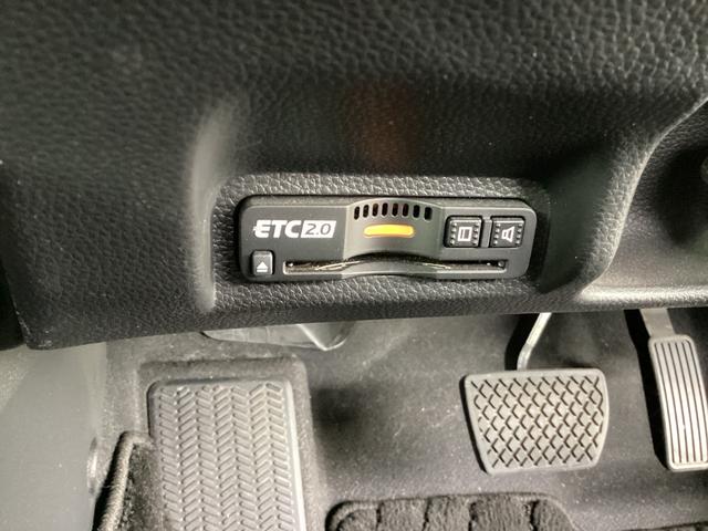 ヴェゼル ｅ：ＨＥＶＺ　衝突回避支援ブレーキ機能　１オナ　スマキ　フルオートエアコン　Ｄレコ　エアバッグ　両席エアバック　Ｒカメ　記録簿付　パワーウィンドウ　ＬＥＤランプ　ソナー　クルーズＣ　ナビ＆ＴＶ　禁煙（11枚目）