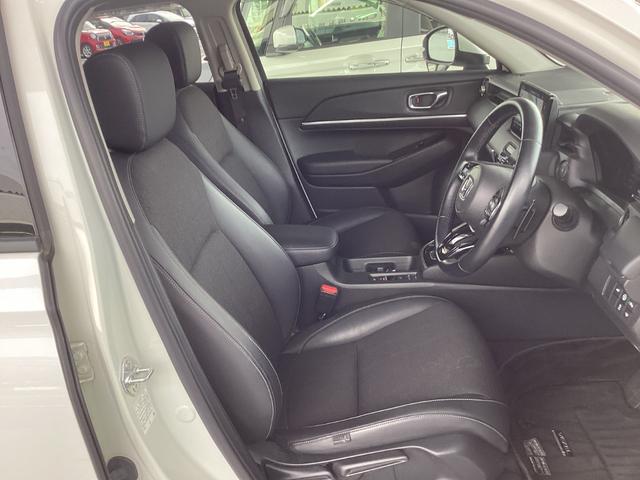 ヴェゼル ｅ：ＨＥＶＺ　衝突回避支援ブレーキ機能　１オナ　スマキ　フルオートエアコン　Ｄレコ　エアバッグ　両席エアバック　Ｒカメ　記録簿付　パワーウィンドウ　ＬＥＤランプ　ソナー　クルーズＣ　ナビ＆ＴＶ　禁煙（22枚目）