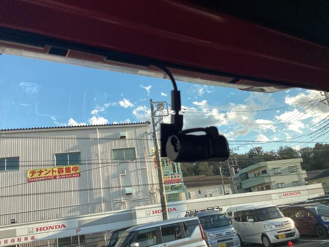 Ｎ－ＢＯＸカスタム ターボコーディネートスタイル　ギャザズメモリーナビ　バックカメラ　ＥＴＣ　両側電動スライドドア　シートヒータ　パドルシフト　両側電動ドア　禁煙車　Ｒカメラ　クルコン　スマートキ－　パワーステアリング　ＶＳＡ　セキュリティ　エアコン（9枚目）