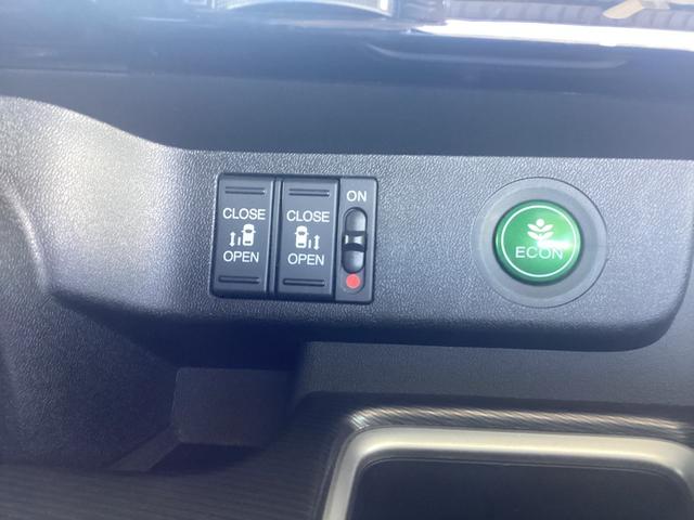 レーザーを照射しカメラで前走車等を検知し衝突の回避・軽減を図るホンダセンシングとＶＳＡ（車両挙動安定化制御システム）走る・曲がる・止まるの全領域で安定性を確保するためのシステム装備。安心ですね！