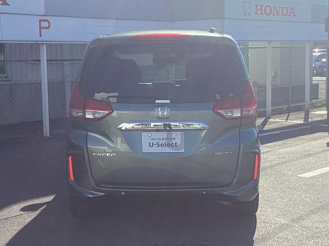 フリードハイブリッド ハイブリッド・Ｇ　純正９インチメモリーナビ　ＥＴＣ　バックカメラ　シートヒータ　両側電動スライドドア　両電動ドア　サイドエアバック　クルコン　スマキー　パワーステアリング　ＬＥＤライト　フルセグＴＶ　ウォークスルー（7枚目）