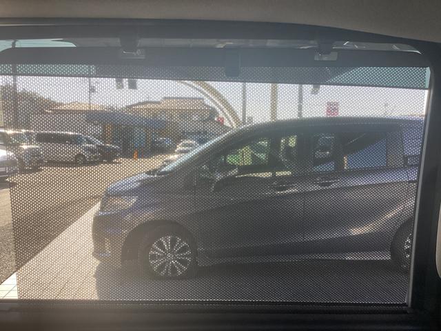 フリードハイブリッド ハイブリッド・Ｇ　純正９インチメモリーナビ　ＥＴＣ　バックカメラ　シートヒータ　両側電動スライドドア　両電動ドア　サイドエアバック　クルコン　スマキー　パワーステアリング　ＬＥＤライト　フルセグＴＶ　ウォークスルー（21枚目）