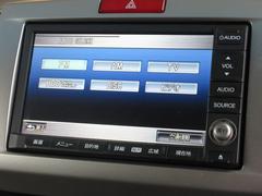 ホンダ純正ＨＤＤナビを装着しております。ＡＭ、ＦＭ、ＣＤ、ＤＶＤ再生、音楽録音再生、ワンセグＴＶがご使用いただけます。初めて訪れた場所でも安心ですね！ 5